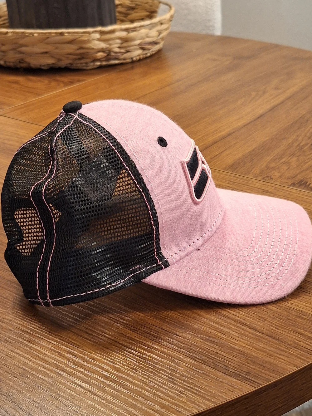 Seattle Seahawks New Era 9FORTY Women’s Pink Black Mesh Adjustable Hat NFL